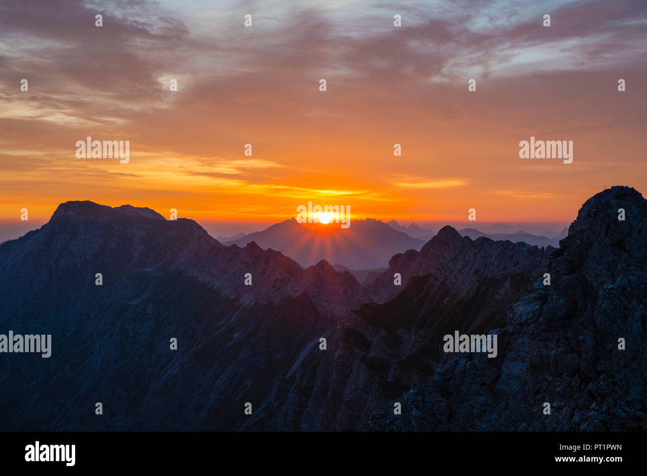 In Germania, in Baviera, Allgaeu, Allgaeu Alpi, Nebelhorn presso sunrise Foto Stock