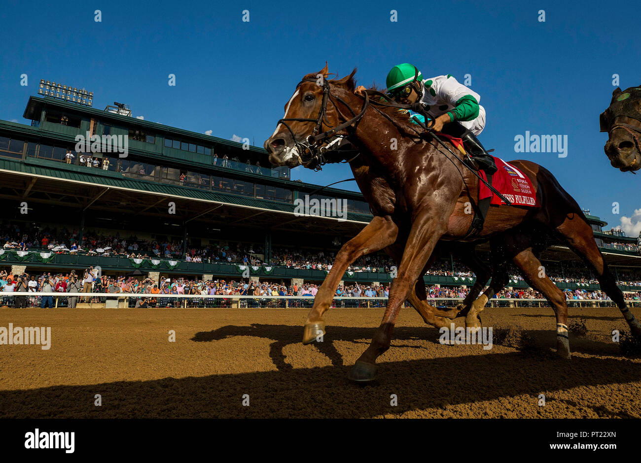 Lexington, KY, Stati Uniti d'America. 6 Ottobre, 2018. 05 ottobre 2018 : Promesse soddisfatte con Luis Saez a bordo di sconfitte Whitmore e Ricardo Santana Jr. per vincere i picchetti di Phoenix a Keeneland Racecourse su ottobre 05, 2018 in Lexington, Kentucky. Evers/ESW/CSM/Alamy Live News Foto Stock