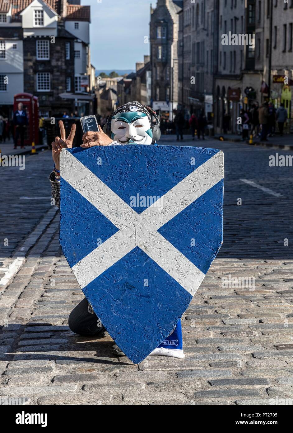 Edinburgh, Regno Unito. 6 ottobre 2018. Indipendenza marzo passeggiate lungo il Royal Mile di Edimburgo Credito: ricca di Dyson/Alamy Live News Foto Stock