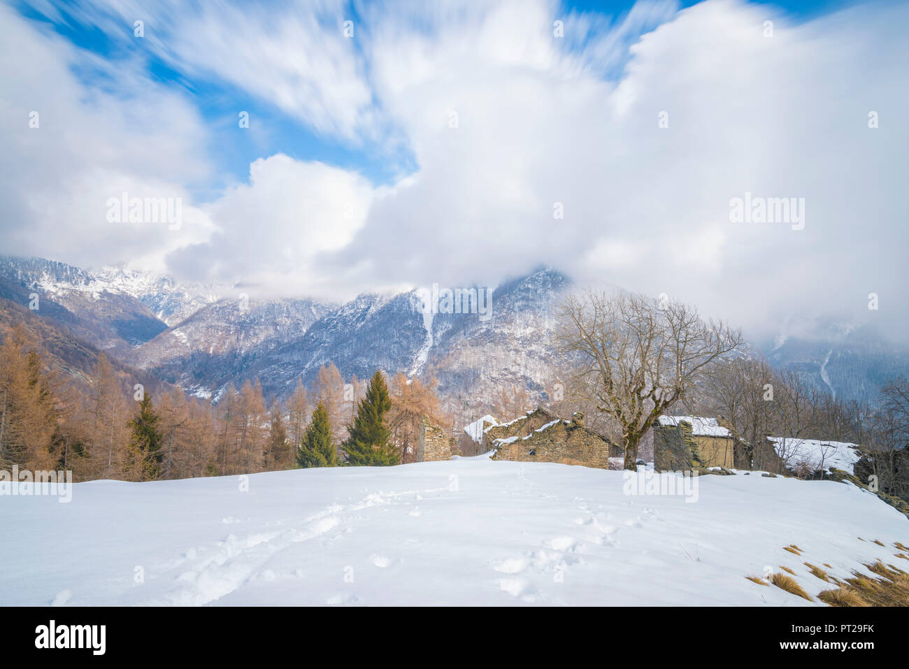 Il villaggio abbandonato di Andorina, Valle Soana, il Parco Nazionale del Gran Paradiso, Piemonte, Alpi Italiane, Italia Foto Stock