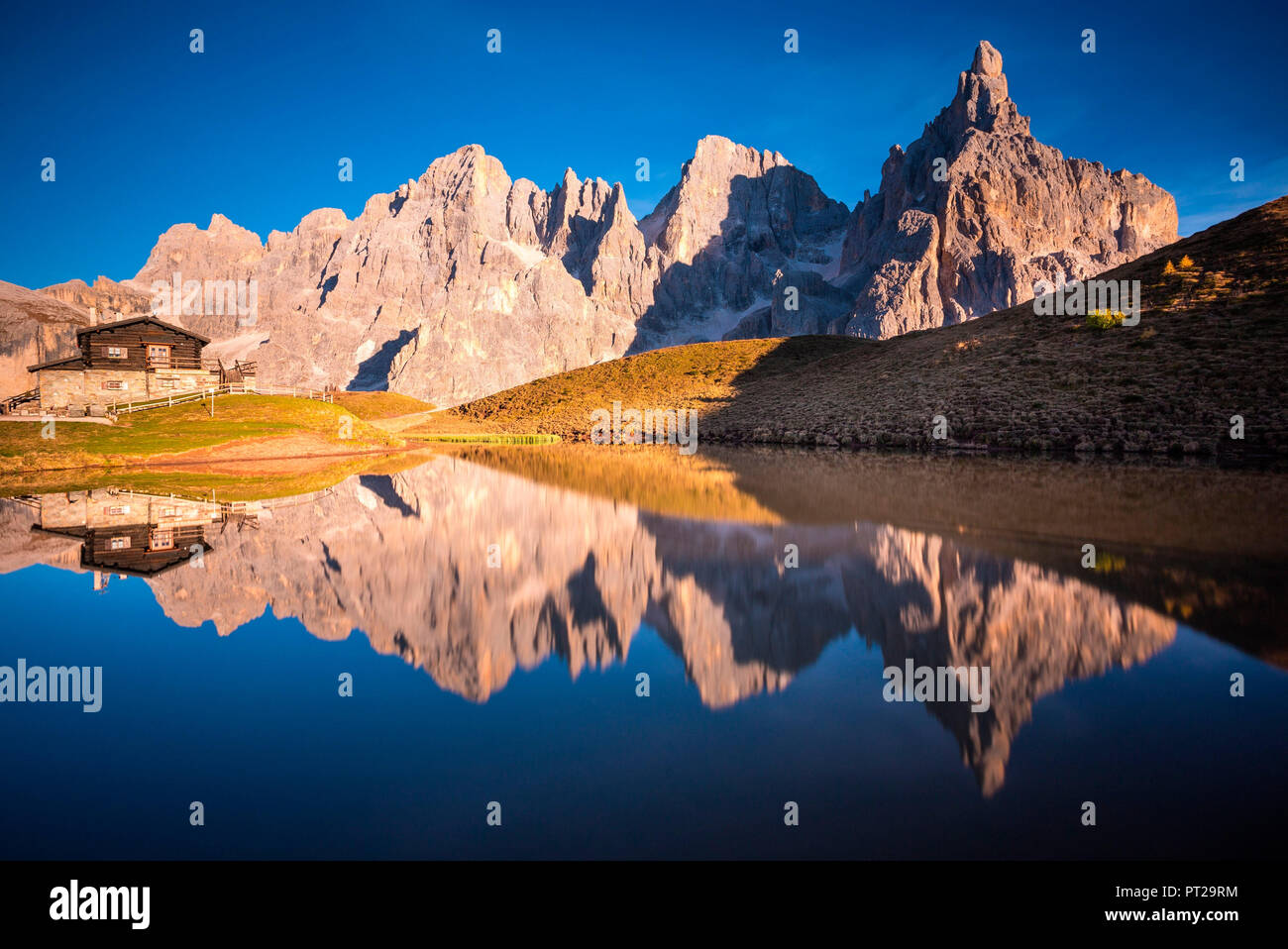 La Baita Segantini, Pale di San Martino, Trentino Alto Adige, Italia Foto Stock