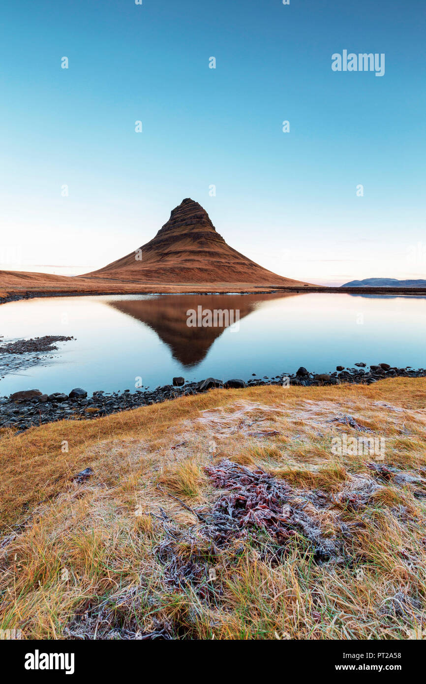 Grundafjordur, Snaefellsnes Peninsula, Western Islanda, Islanda, Kirkjufell mountain Foto Stock