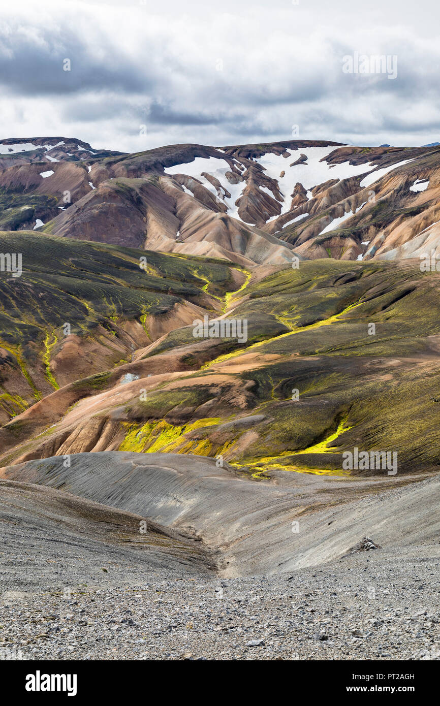 Vista dalla montagna Blahnukur (Landmannalaugar, Fjallabak Riserva Naturale, Highlands, Regione meridionale Islanda, Europa) Foto Stock
