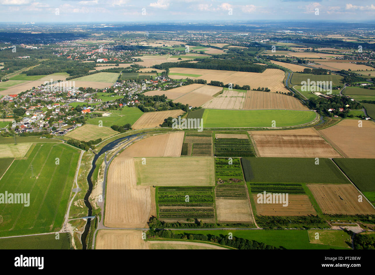 Seseke, afflusso al Lippe, Brook, vista aerea, Seseke arte, paesaggio nel fiume, Thomas Stricker, riverbed isola artificiale, paesaggio fluviale Kamen, Lünen, zona della Ruhr, Renania settentrionale-Vestfalia, Germania, Europa Foto Stock