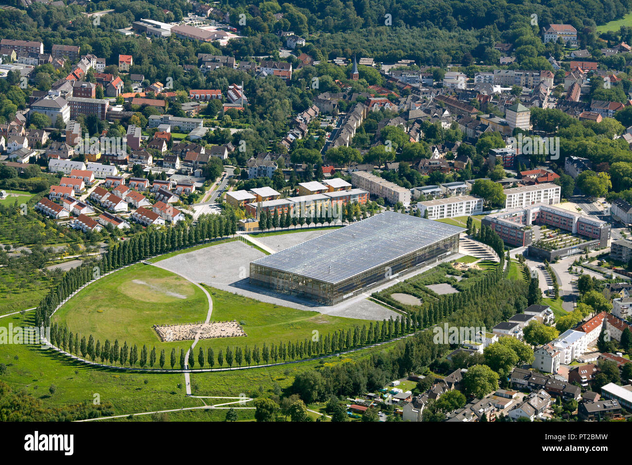 Foto aerea, accademia solare Mont Cenis Herne-Sodingen, il più grande d'Europa tetto solare, pannelli solari, fonti di energia rinnovabili Centro eventi, hotel, vista aerea, ASB sale riunioni e centro di cura Mont-Cenis, Herne, la zona della Ruhr, Renania settentrionale-Vestfalia, Germania, Europa Foto Stock