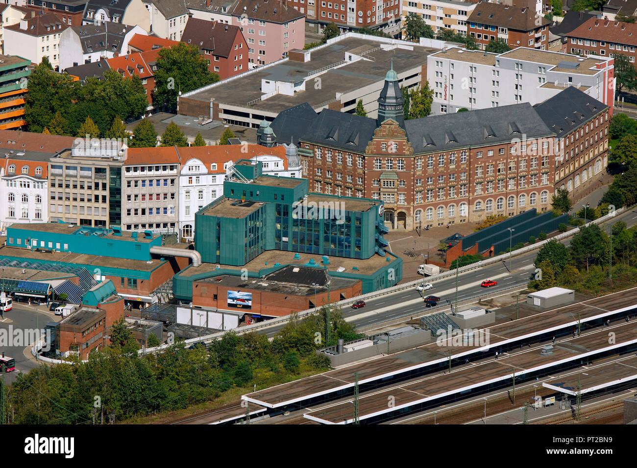 Vista aerea, la stazione principale e post office building, Gelsenkirchen, zona della Ruhr, Renania settentrionale-Vestfalia, Germania, Europa Foto Stock