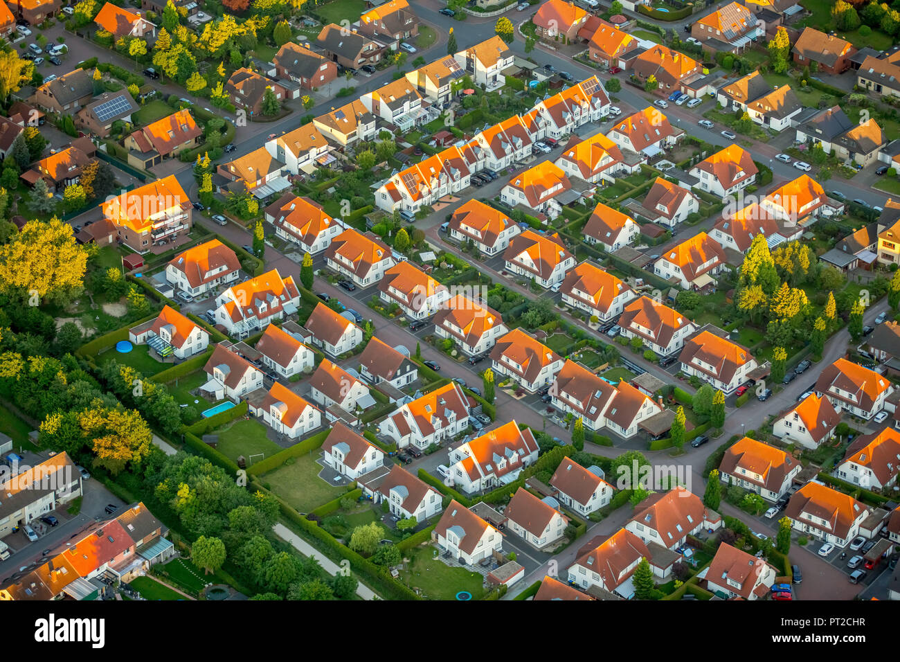 Alloggiamento Weidenweg station wagon, case a schiera, immobili residenziali, tetti di tegole rosse, Bergkamen, zona della Ruhr, Renania settentrionale-Vestfalia, Germania, Europa Foto Stock