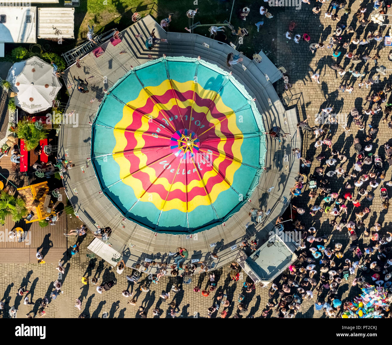 582. Kirmes Cranger, luna park giostra della torre di vedetta, corse, fiera del divertimento attrazioni, folk festival, pubblico chairoplane, Herne, la zona della Ruhr, Nord Reno-Westfalia, Germania Foto Stock