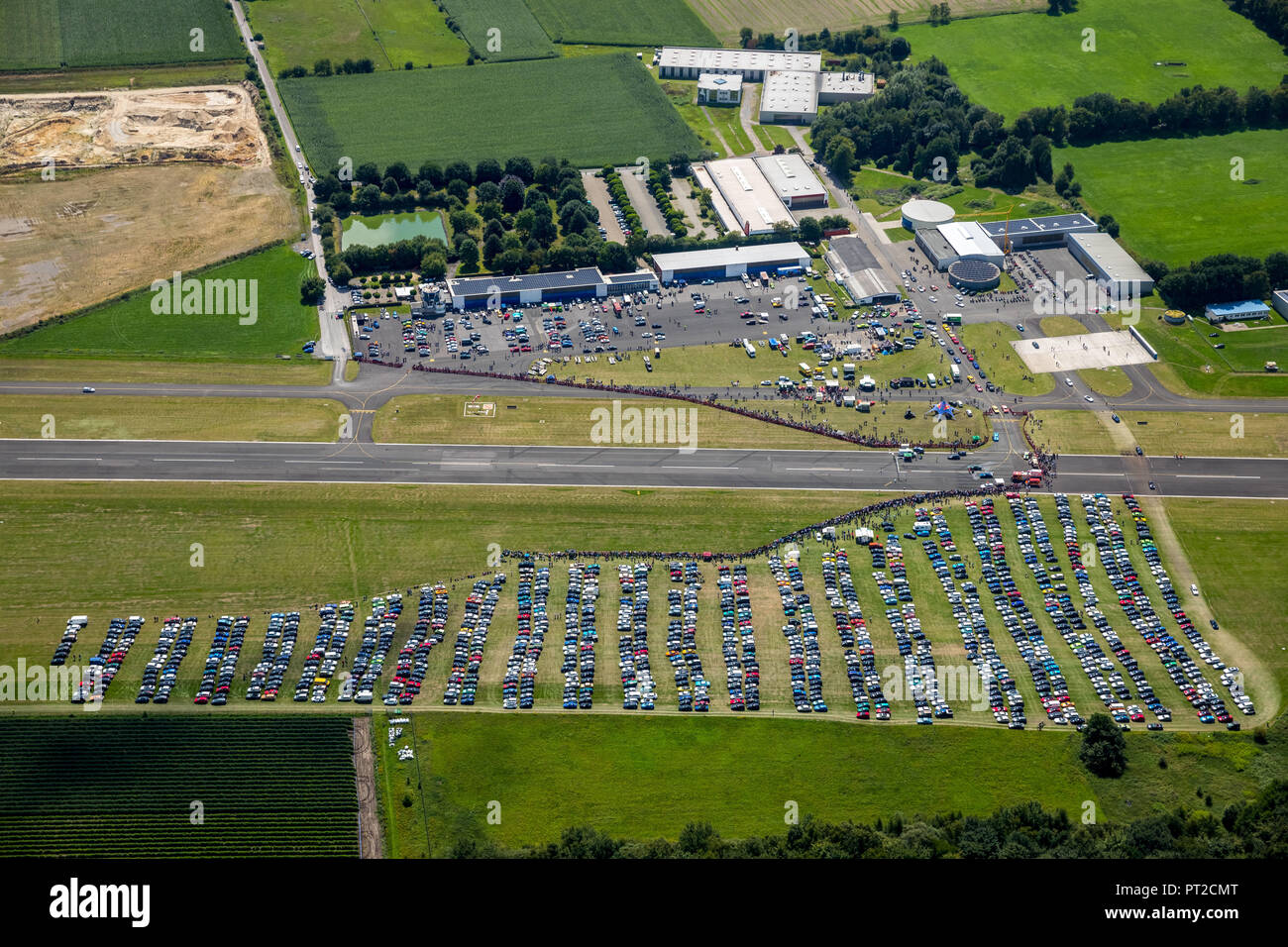 Bottrop, gara in aeroporto, airfield Schwarze Heide, 1/4 di miglio di corsa, gara di accelerazione, auto da corsa su pista, la zona della Ruhr, Nord Reno-Westfalia, Germania Foto Stock