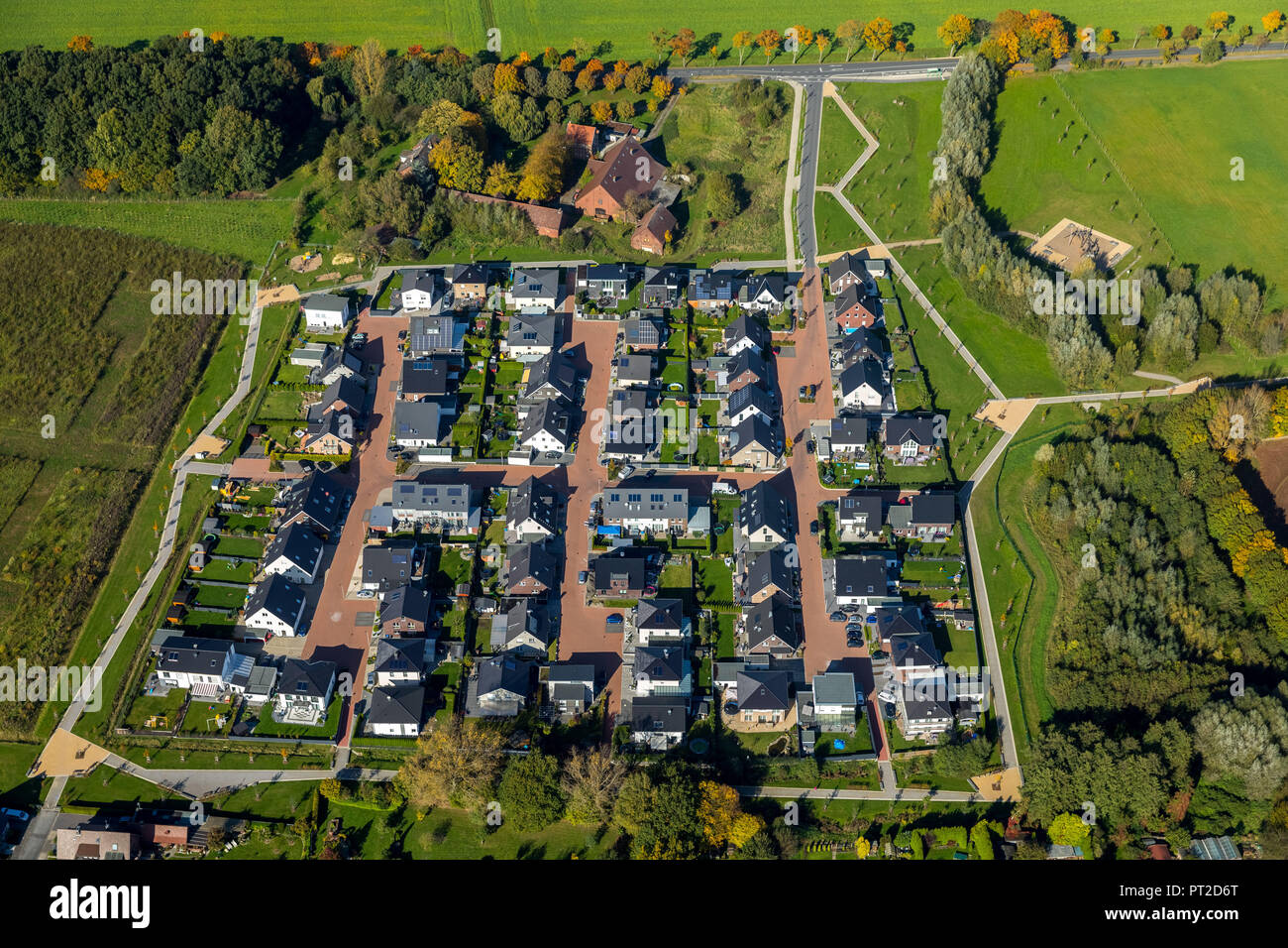 Nuova zona residenziale Schulze Everding realizzato prima fase di costruzione, ingresso Eversbach dal Horster Straße, non ancora realizzati sezione tra la già completato gli edifici in oriente e la Barsener Str. west, Bockum-Hövel, Hamm, la zona della Ruhr, Nord Reno-Westfalia, Germania Foto Stock