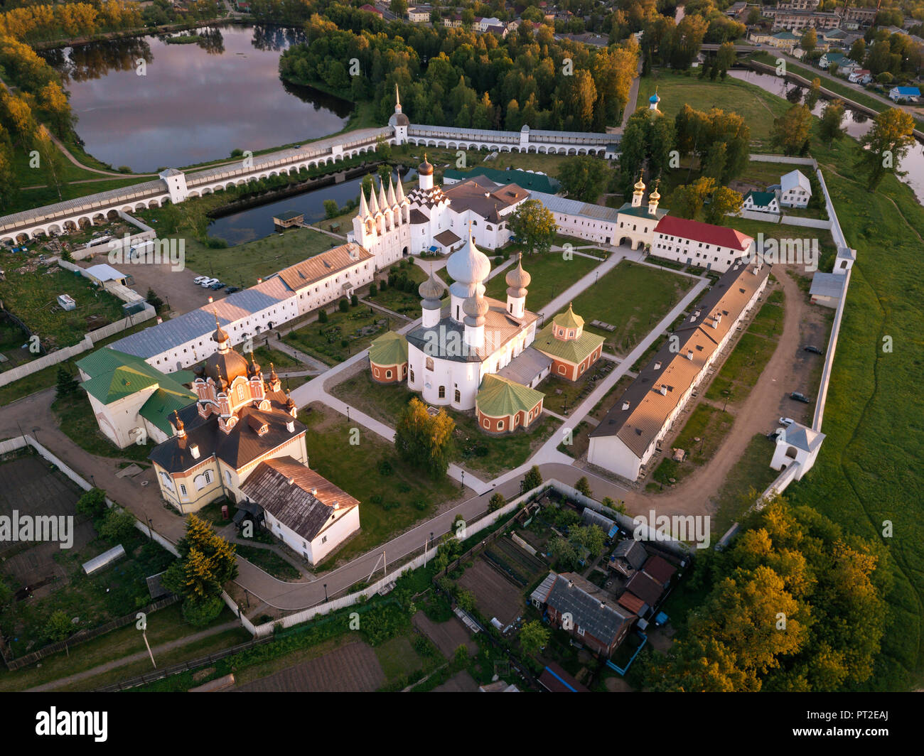 La Russia, l'oblast di Leningrado, Tikhvin, Cattedrale Uspenski nella luce della sera Foto Stock