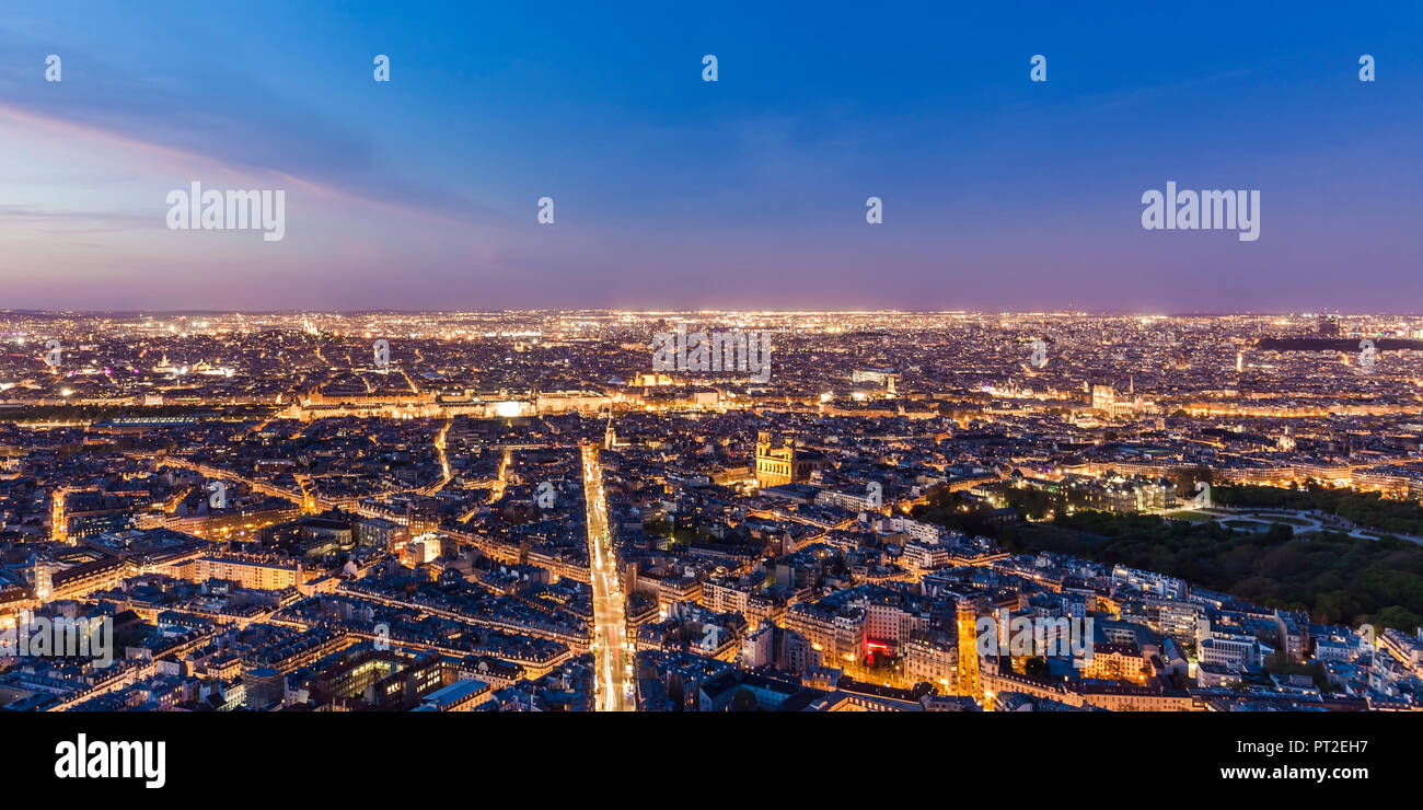 Francia, Parigi, città illuminata di notte Foto Stock