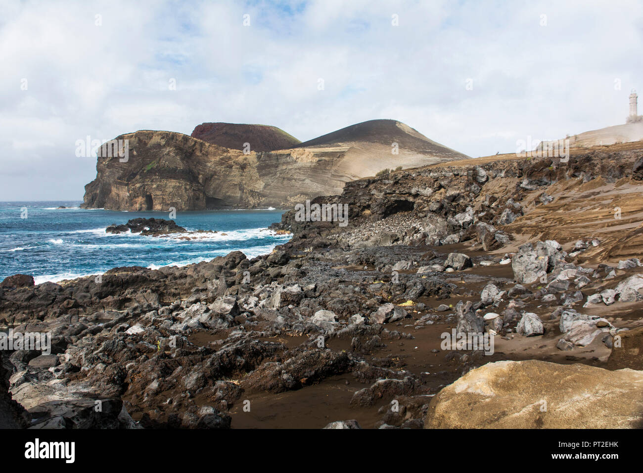 Vulcanica paesaggio costiero della Ponta dos Capelinhos Foto Stock