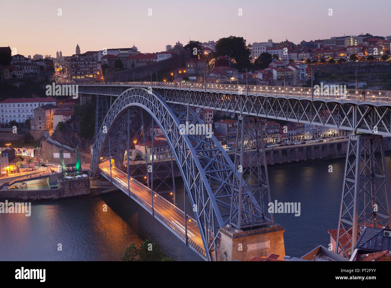 Ponte Dom Luis I. Ponte (Patrimonio Mondiale dell'Unesco) oltre il fiume Douro, Porto, regione Norte, Portogallo Foto Stock