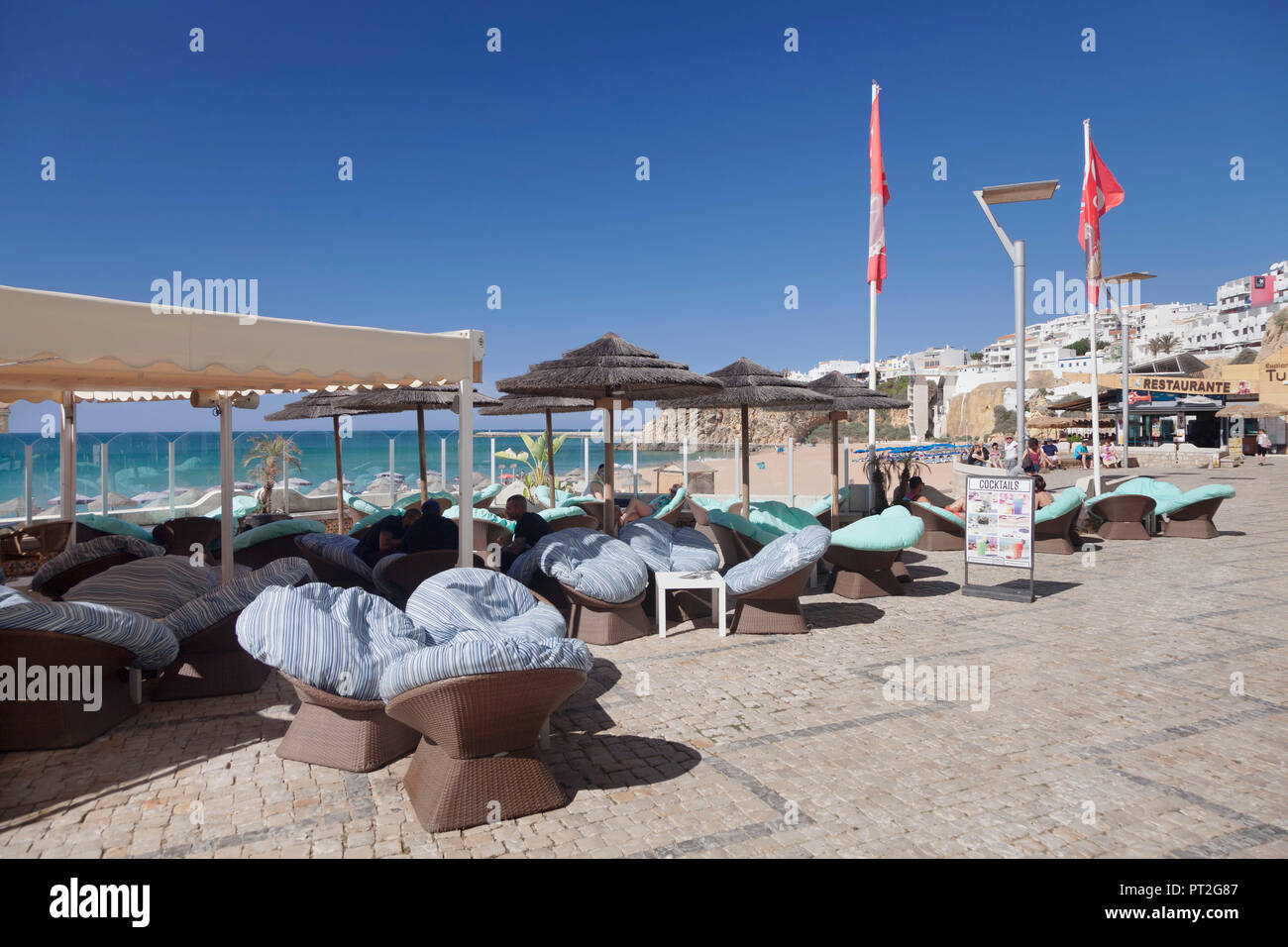 Il bar sulla spiaggia di Praia do Peneco beach, Albufeira Algarve Foto Stock