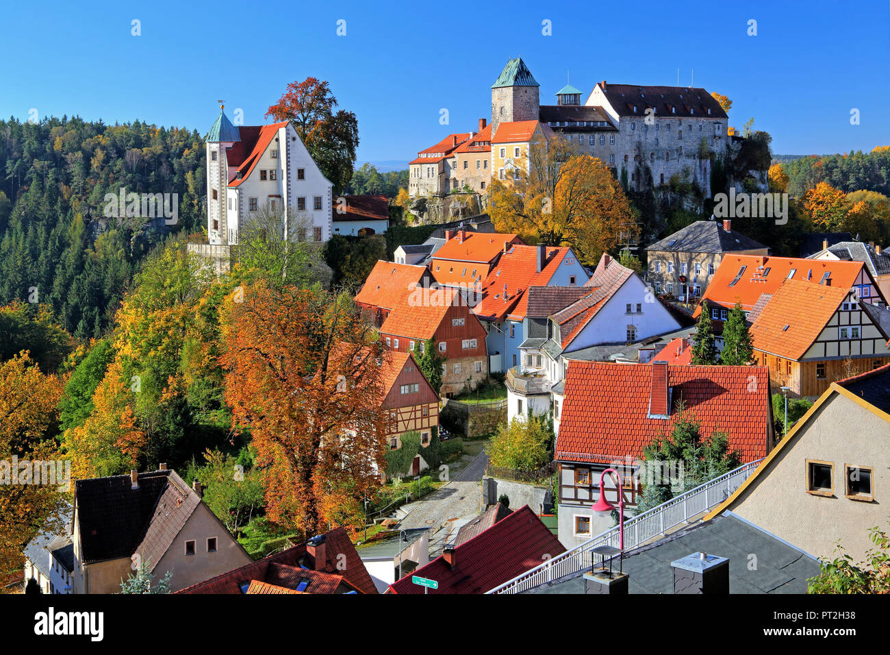 Centro storico della città con il castello, Hohnstein Elbe, montagne di arenaria, Svizzera Sassone, Bassa Sassonia, Germania Foto Stock