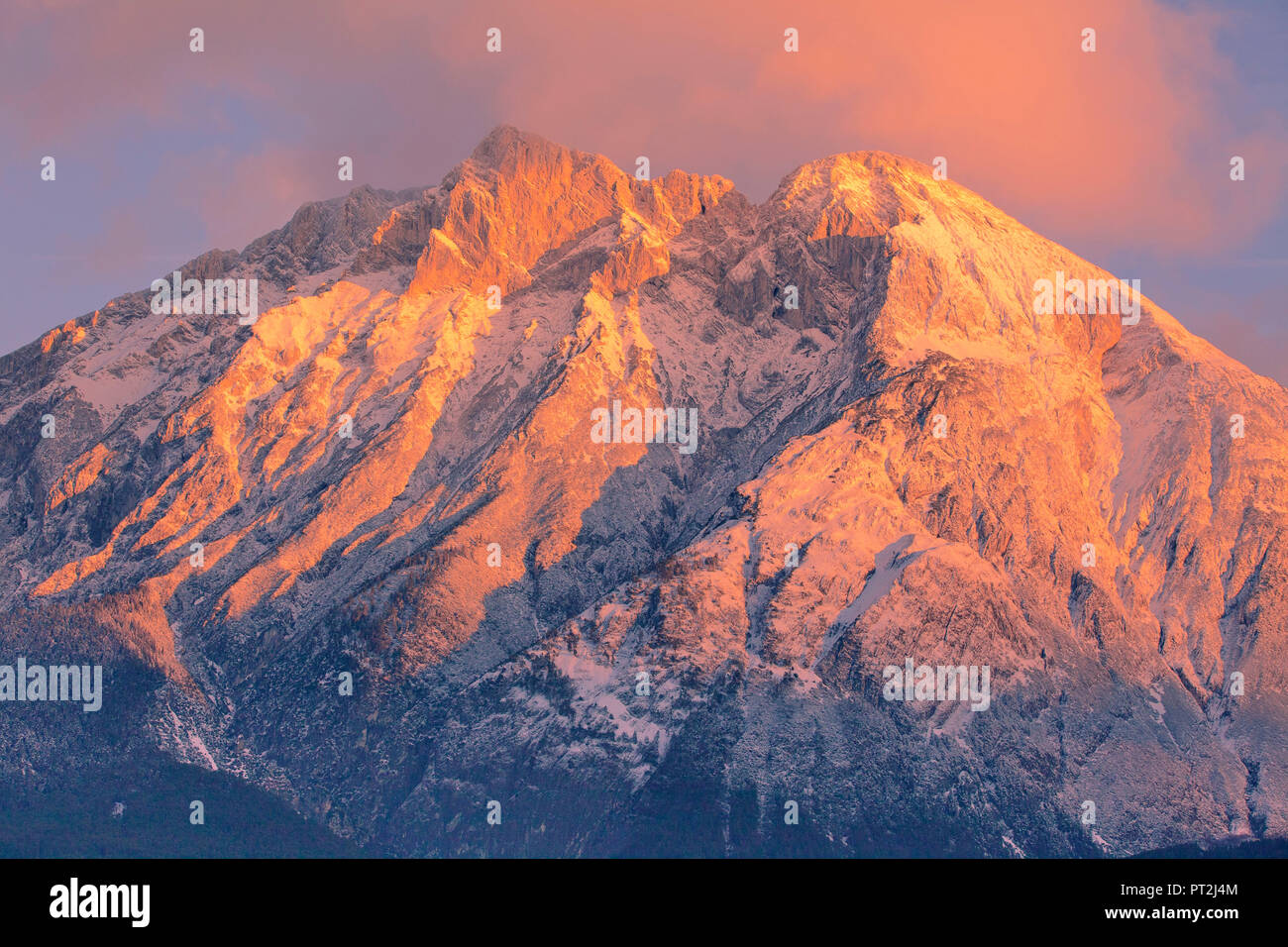 Austria, Tirolo, Telfs, Hohe Munde, inverno mattina Foto Stock