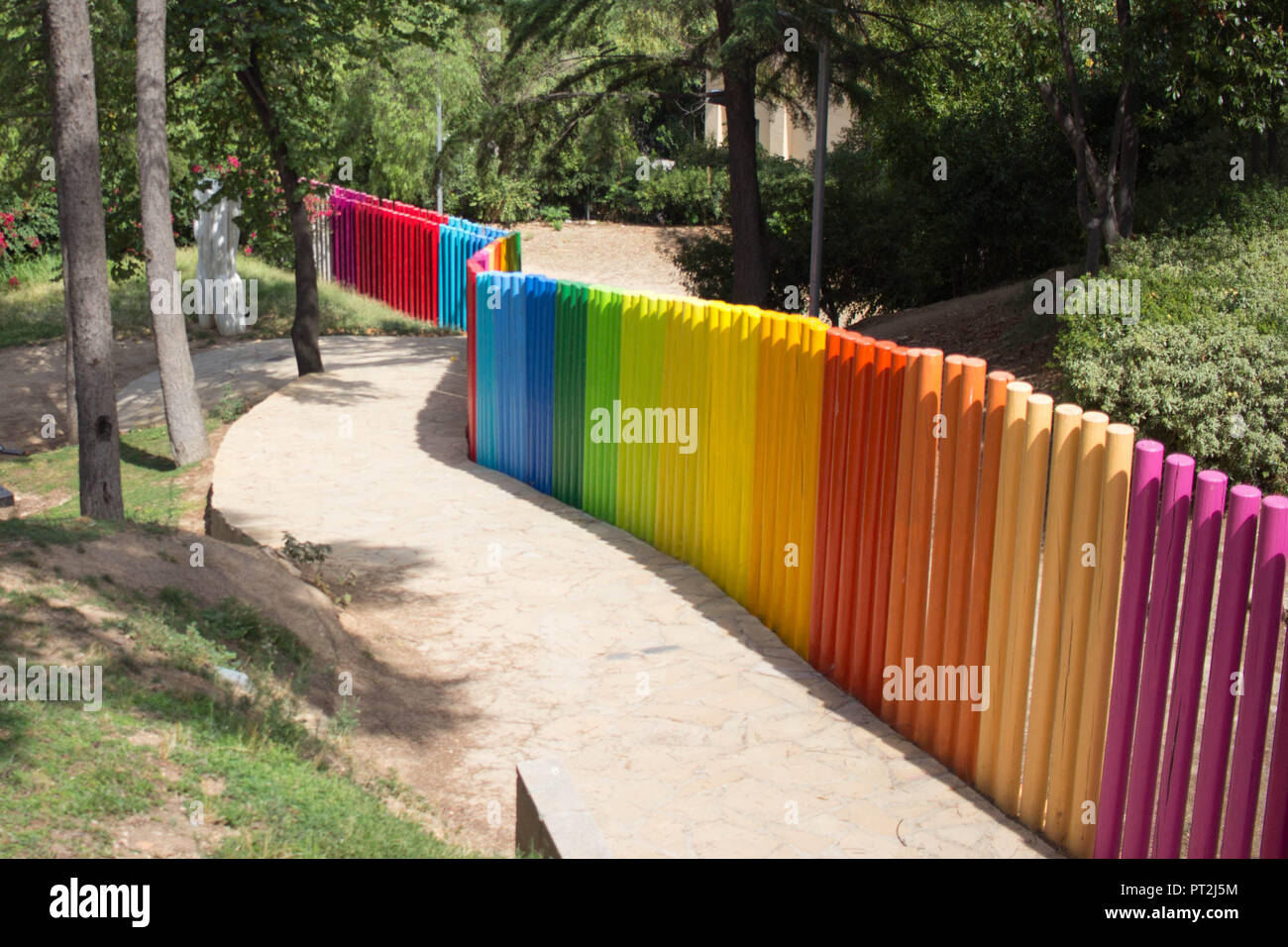 Tavolozza dei colori su una recinzione Foto Stock