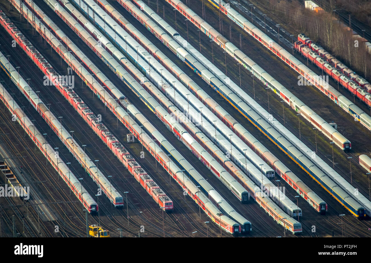 Vagoni e locomotori, locomotiva elettrica classe 294, deposito di Hamm Freight Yard, Freight Yard Hamm, Hamm, la zona della Ruhr, Nord Reno-Westfalia, Germania Foto Stock
