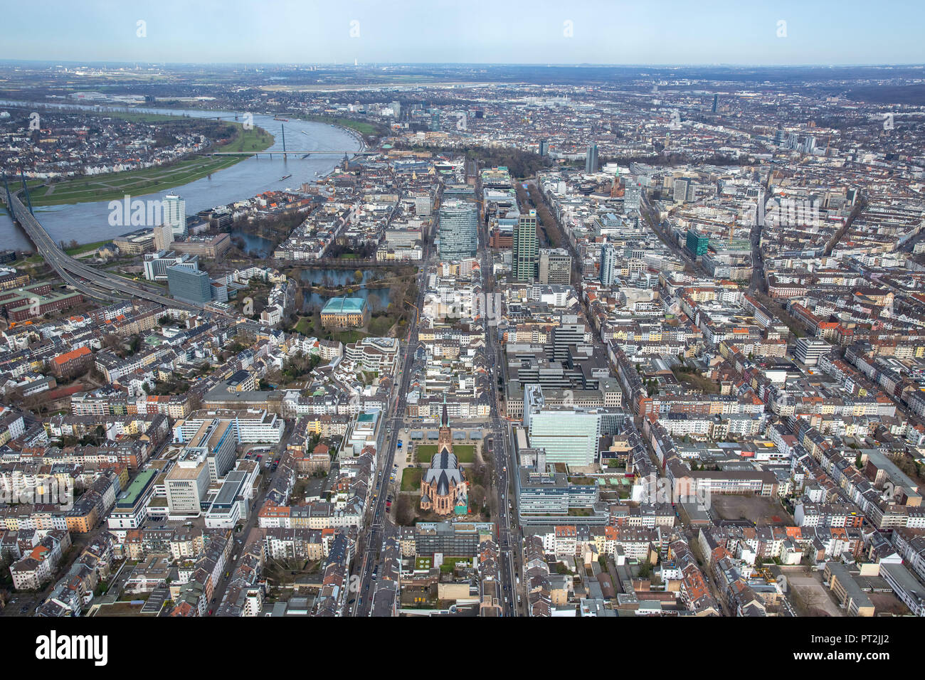Ministero degli Interni e il governo locale NRW, chiesa di San Pietro, Friedrichstadt, sud del centro città di Dusseldorf, Renania, Renania settentrionale-Vestfalia, Germania Foto Stock