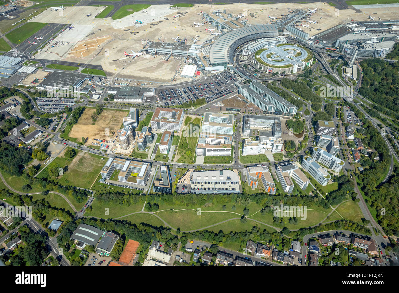 Airport City, Dusseldorf Airport, terminali, Business Center aeroporto, Sheraton Dusseldorf Airport Hotel Düsseldorf Airport Terminal, Dusseldorf, Renania, Renania settentrionale-Vestfalia, Germania Foto Stock