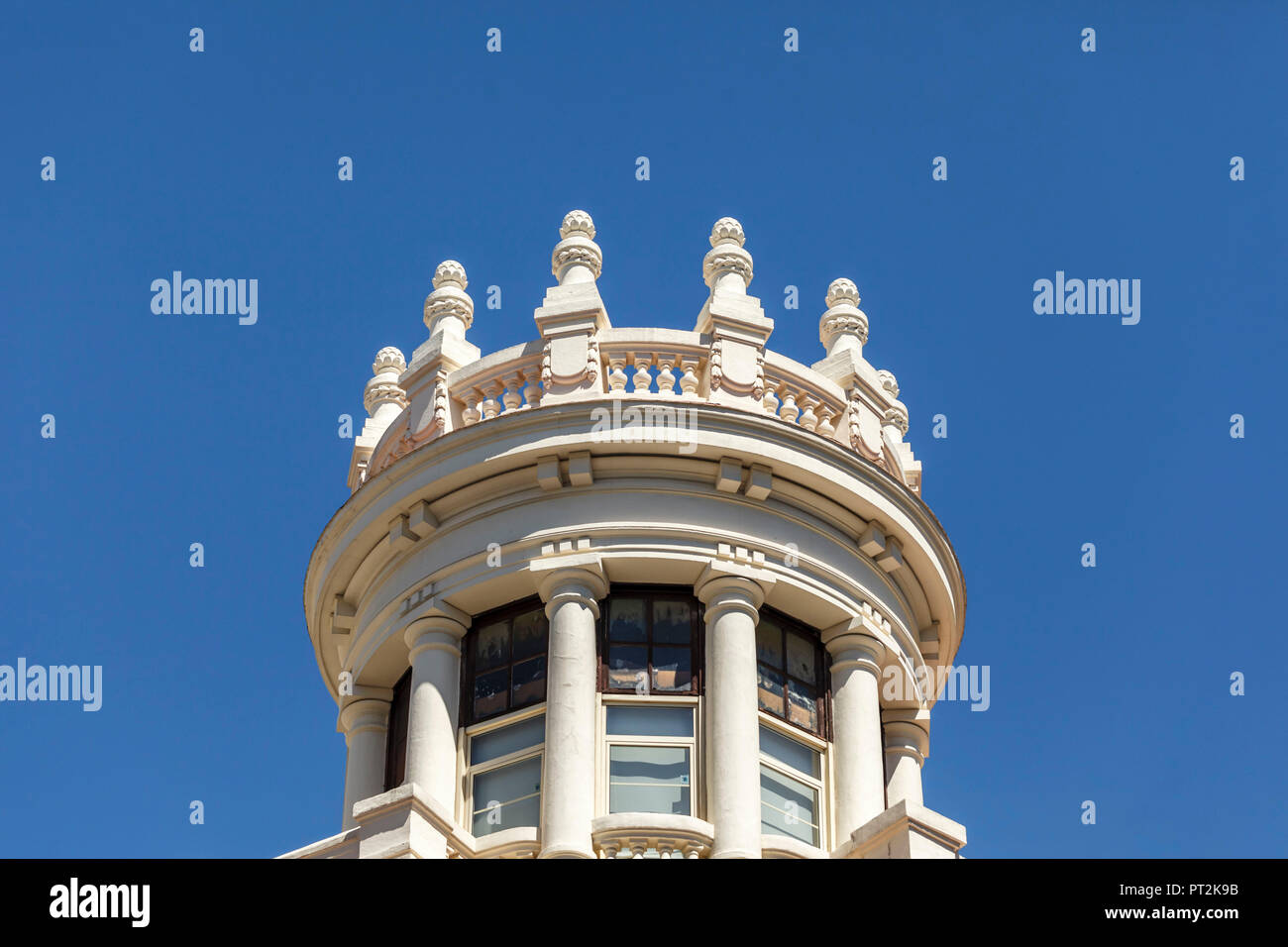 La facciata della casa, decorati con stucchi, Madrid, Spagna, architettura urbana, close-up Foto Stock