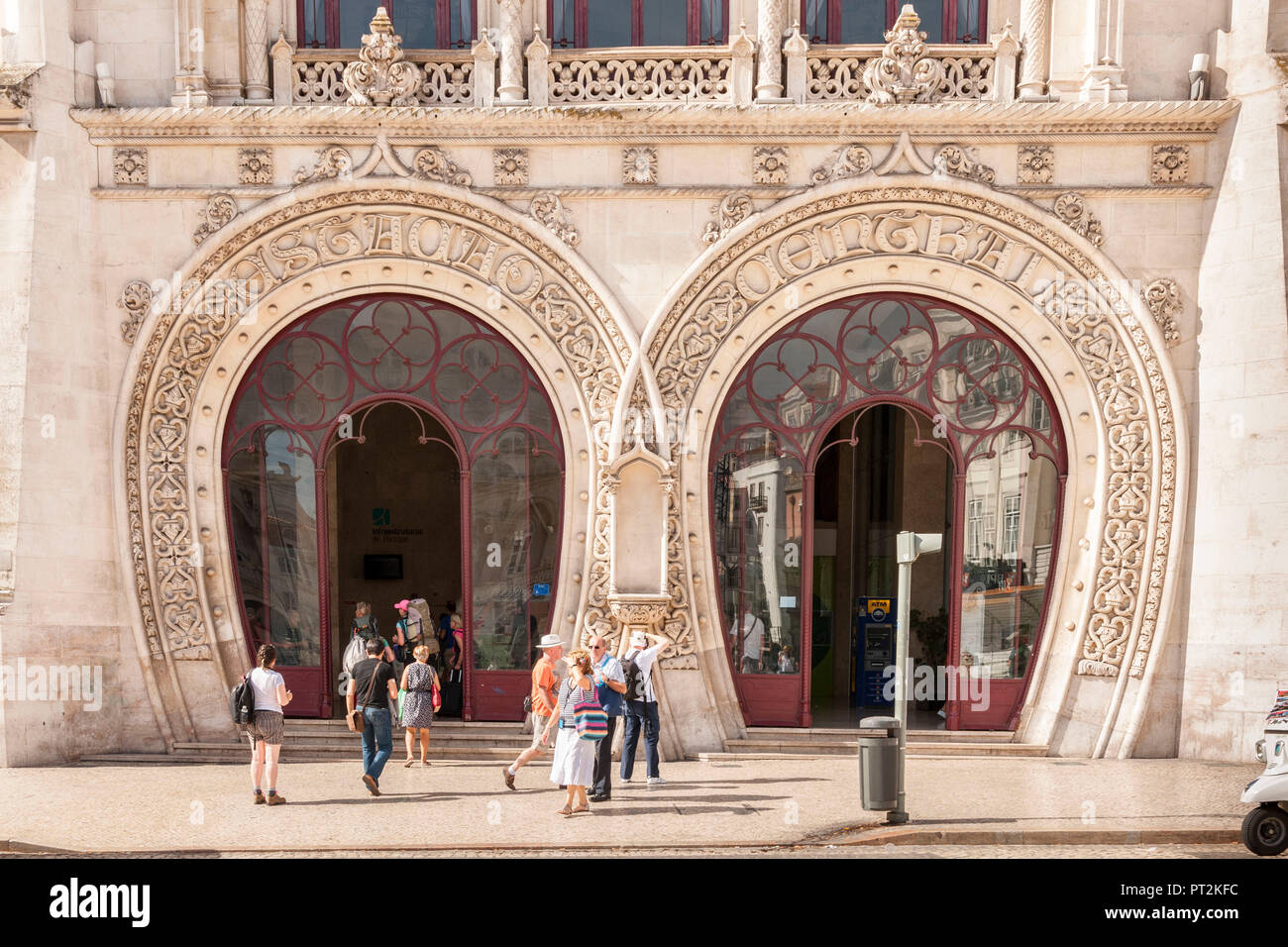 Cancello di ingresso alla città Rossio station, facciata con ricchi ornamenti Foto Stock