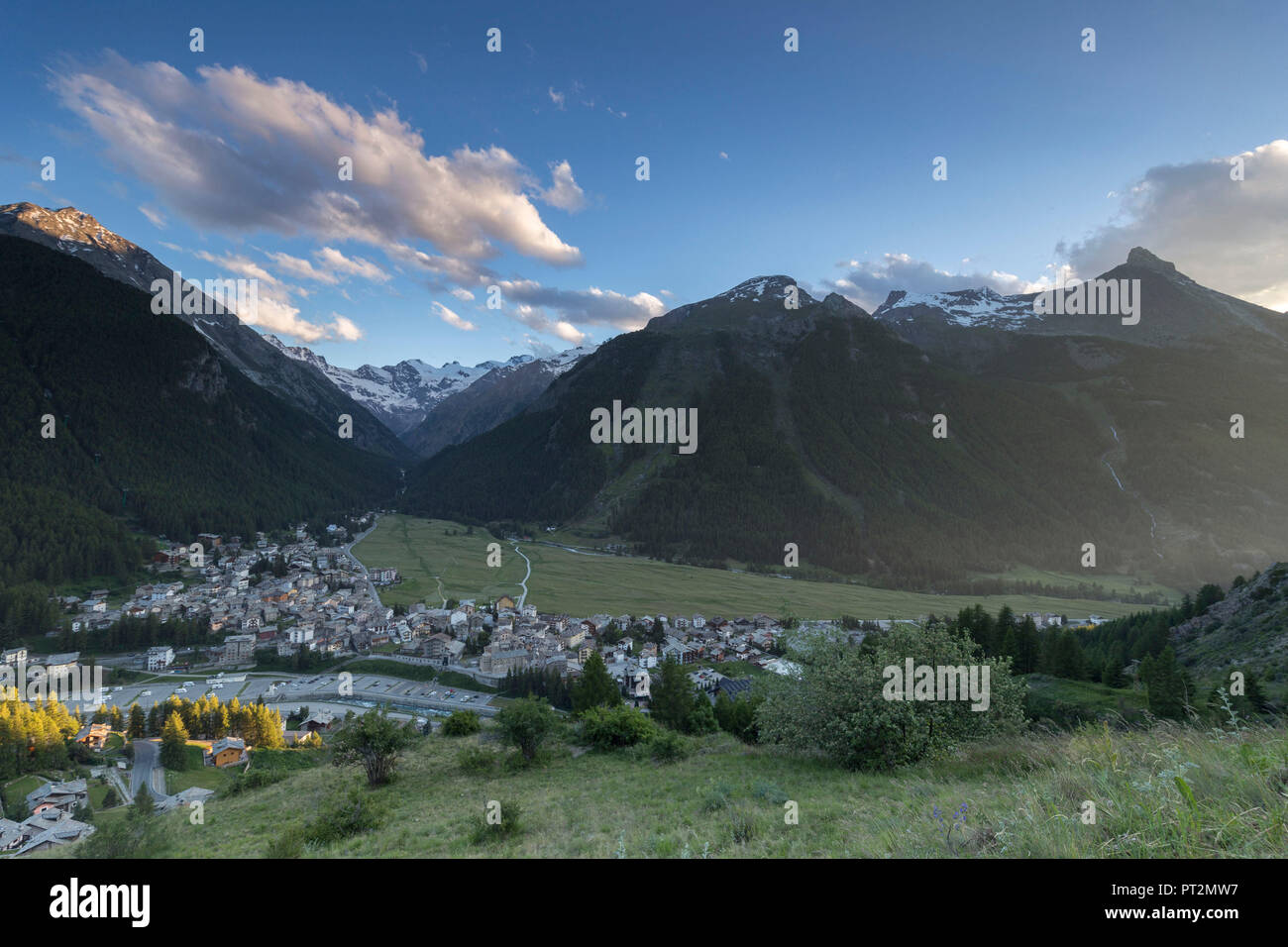 Tramonto su Cogne, Valle d'Aosta, Italia Foto Stock
