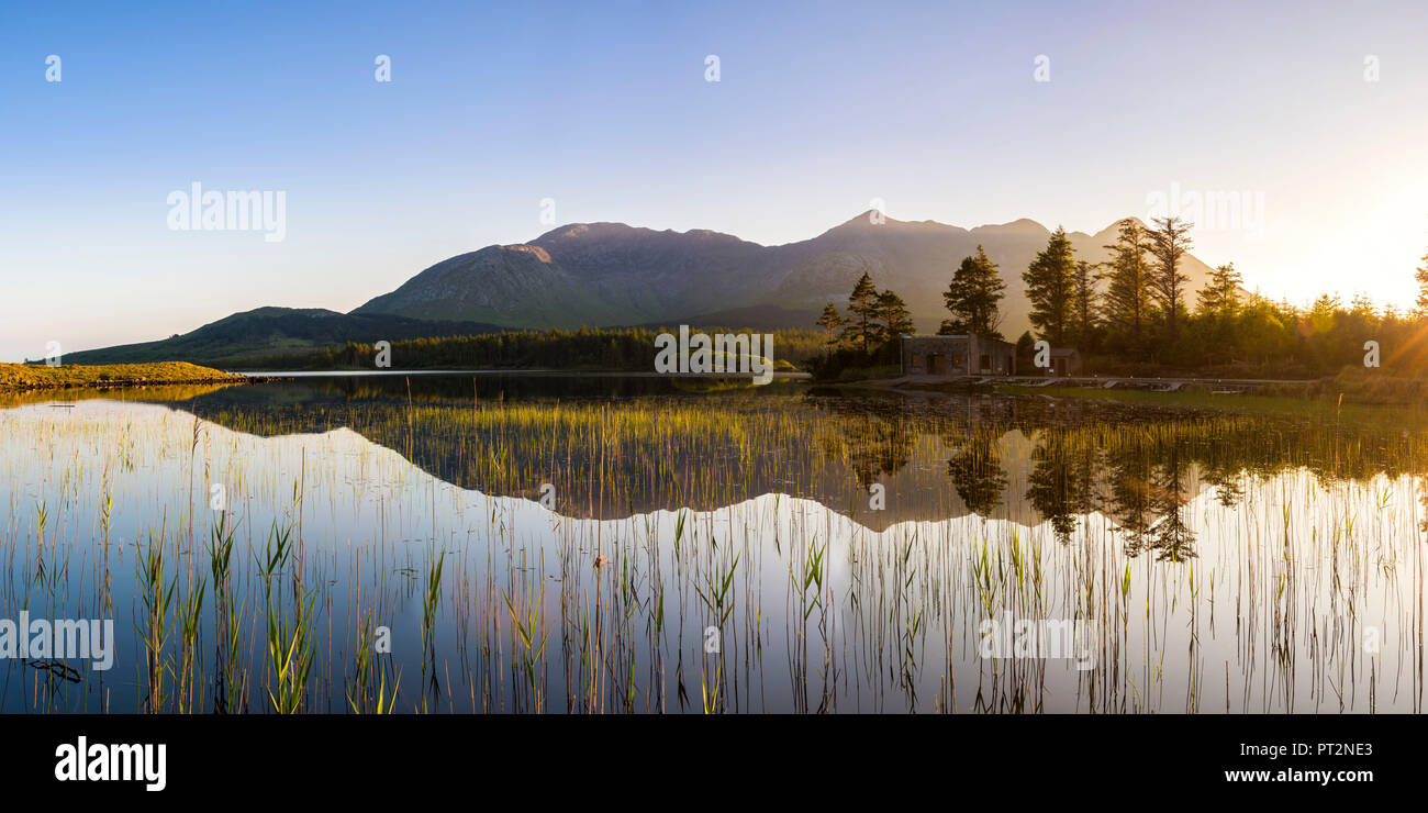 Connemara, nella contea di Galway, Connacht provincia, Irlanda, Europa, Lough Inagh lago, Foto Stock