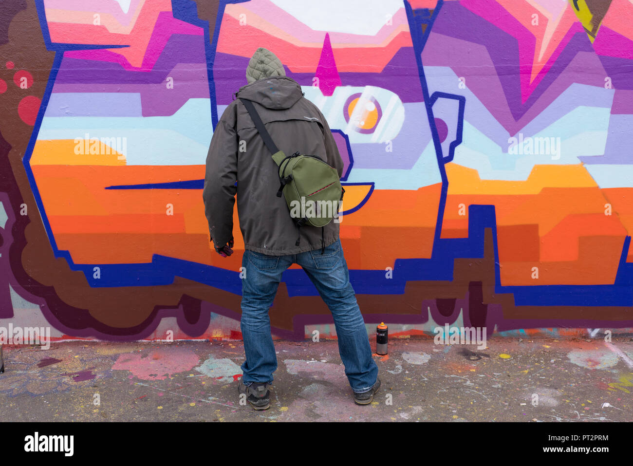 Artisti di strada duro a non creare nuovi lavori in Brick Lane area di East London, Regno Unito. La zona è una festa per i creative con nuovi pezzi giornalieri Foto Stock