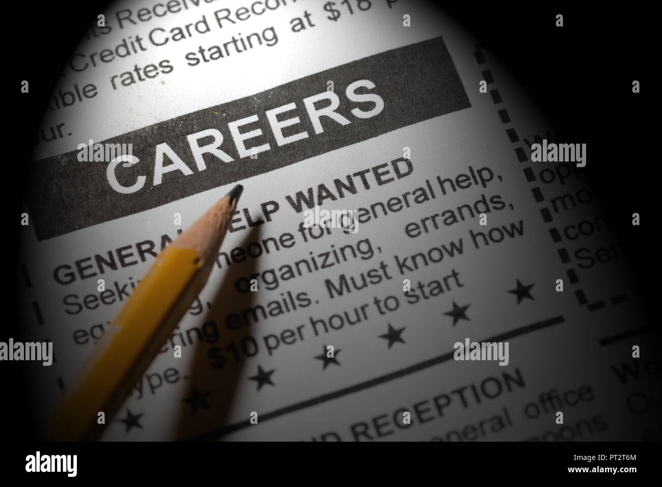 Fake giornale, titolo di giornale carriera e matita Foto Stock