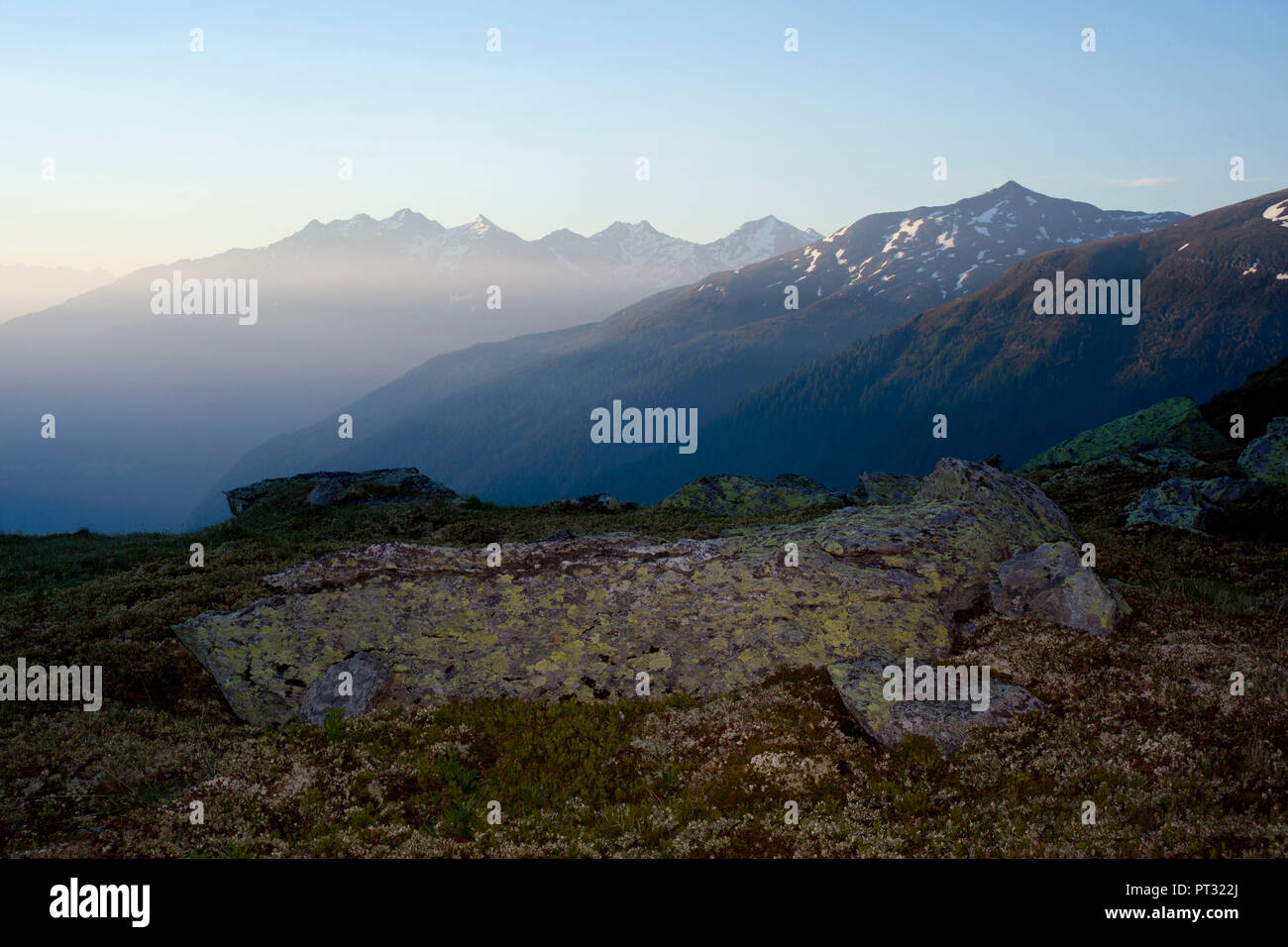Alba a Ganatsch pascolo alpino, Alpi Lechtal, Tirolo, Austria Foto Stock
