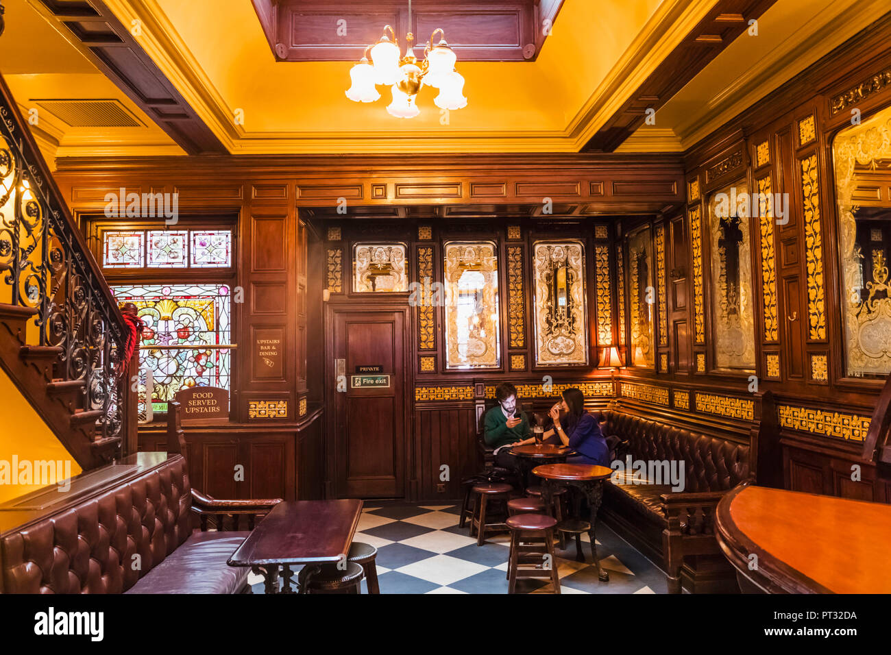 Inghilterra, Londra, Holborn, Principessa Louise Pub Foto Stock