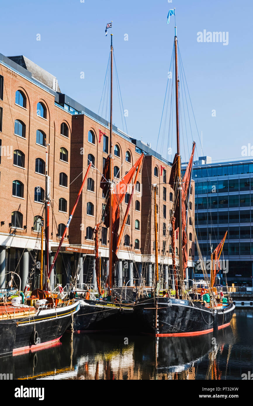 Inghilterra, Londra, Wapping, St.Katharine Docks, chiatte a vela Foto Stock