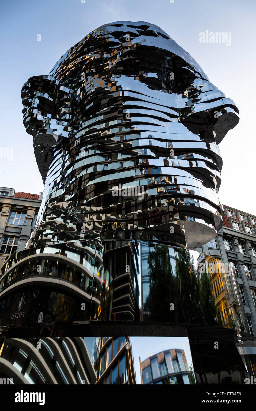 Europa, Repubblica Ceca, Praga, David Cerny - Metalmorphosis - Testa di Franz Kafka Foto Stock