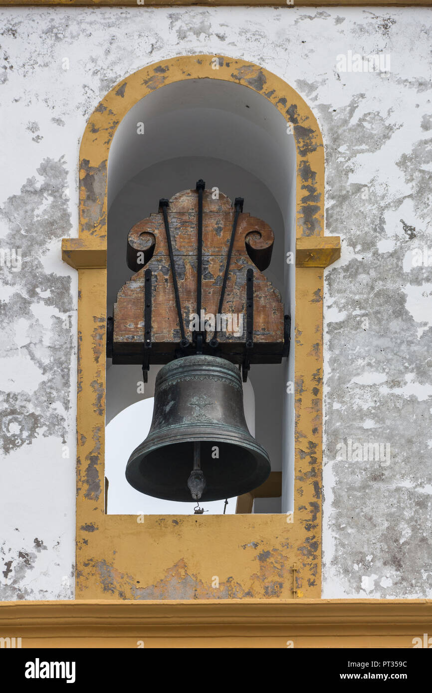 Azzorre, isola Terceira, Praia da Vitória, la campana della chiesa Igreja Matriz Santa Cruz Foto Stock