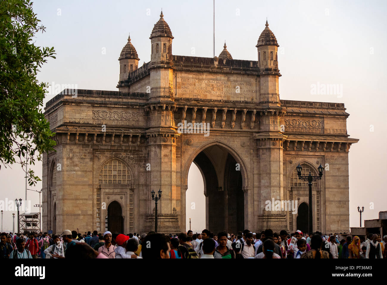 Il Gateway of India. Un ottimo punto di riferimento per turisti nazionali e internazionali in visita a Mumbai, India. Foto Stock