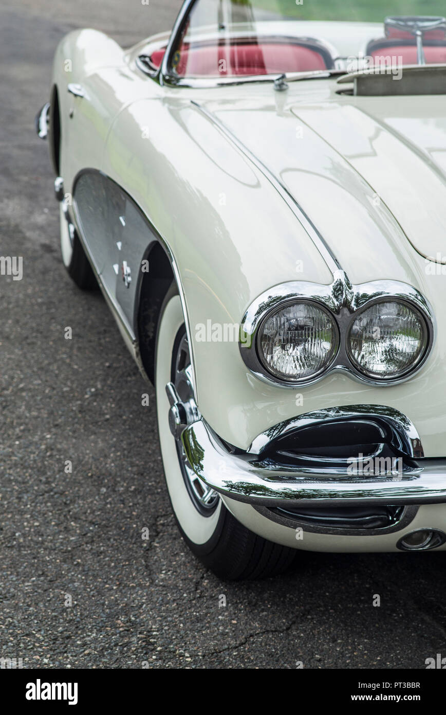 Stati Uniti d'America, New England, Massachusetts, Beverly, auto d'epoca, 1950-era Corvette, esterna Foto Stock