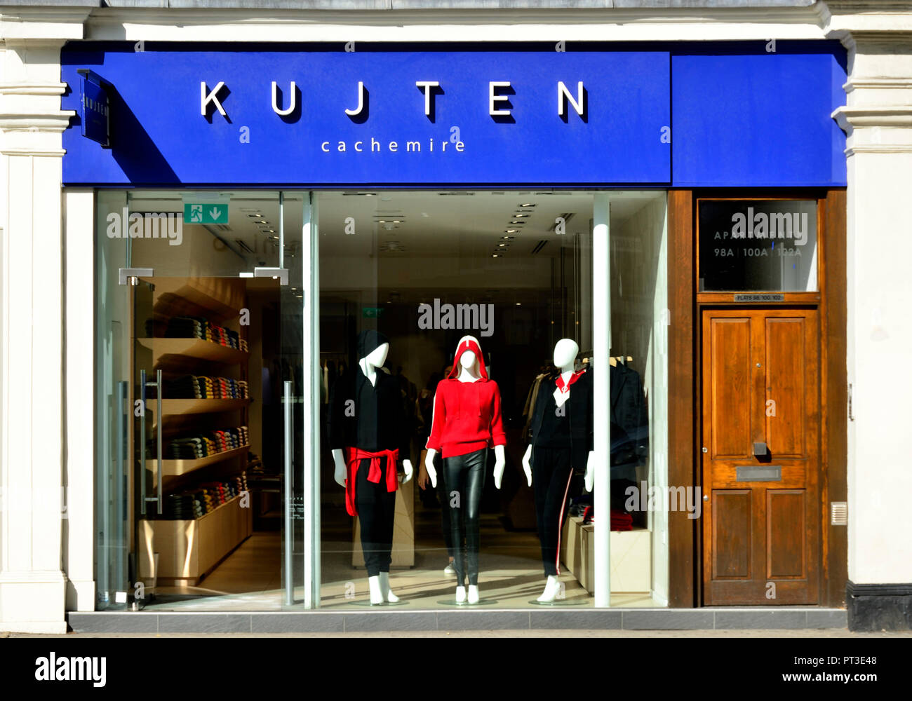 Kujten cashmere shop, 98 King's Road, Londra, Inghilterra, Regno Unito. Foto Stock