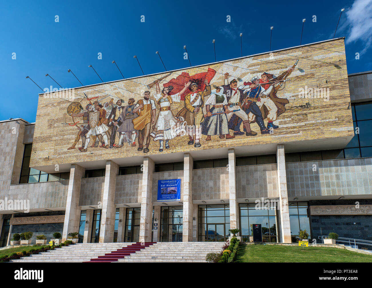 Socialista mosaico realista al Museo Storico Nazionale a Piazza Skanderbeg a Tirana, Albania Foto Stock