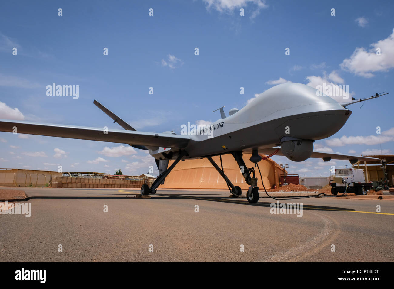 Dal 2014, l'esercito francese è stato usando Reaper fuchi per effettuare l intelligenza e missioni di sorveglianza. A Niamey Air Base in Niger, questi aeromobili' rivoluzionato la operazioni" contro i jihadisti. Niamey - Niger - agosto 2018. Depuis 2014, l'Armée française des utilizzano fuchi Reaper pour assicuratore des missions de renseignement et de la sorveglianza. Sur la base aérienne de Niamey, au Niger, ces appareils ont "révolutionné les opérations" contre les jihadistes. Niamey - Niger - août 2018. Foto Stock