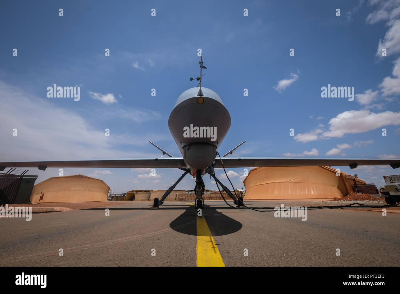 Dal 2014, l'esercito francese è stato usando Reaper fuchi per effettuare l intelligenza e missioni di sorveglianza. A Niamey Air Base in Niger, questi aeromobili' rivoluzionato la operazioni" contro i jihadisti. Niamey - Niger - agosto 2018. Depuis 2014, l'Armée française des utilizzano fuchi Reaper pour assicuratore des missions de renseignement et de la sorveglianza. Sur la base aérienne de Niamey, au Niger, ces appareils ont "révolutionné les opérations" contre les jihadistes. Niamey - Niger - août 2018. Foto Stock