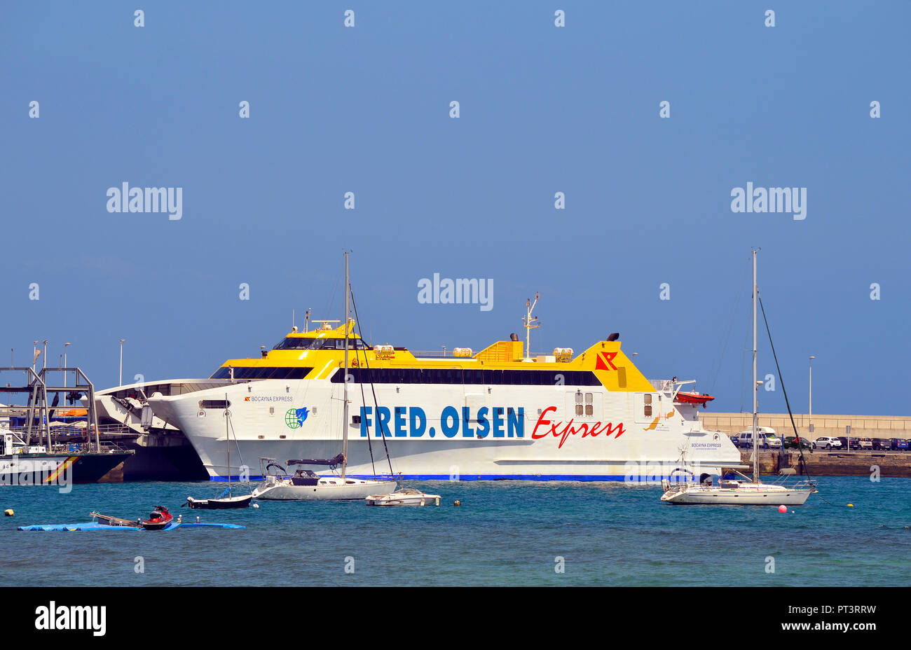 Fred Olsen Express traghetto nel porto di Corralejo Foto Stock