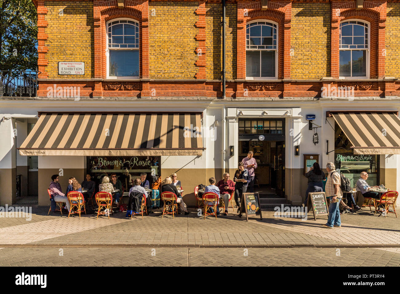 Una tipica vista in Kensington di Londra Foto Stock
