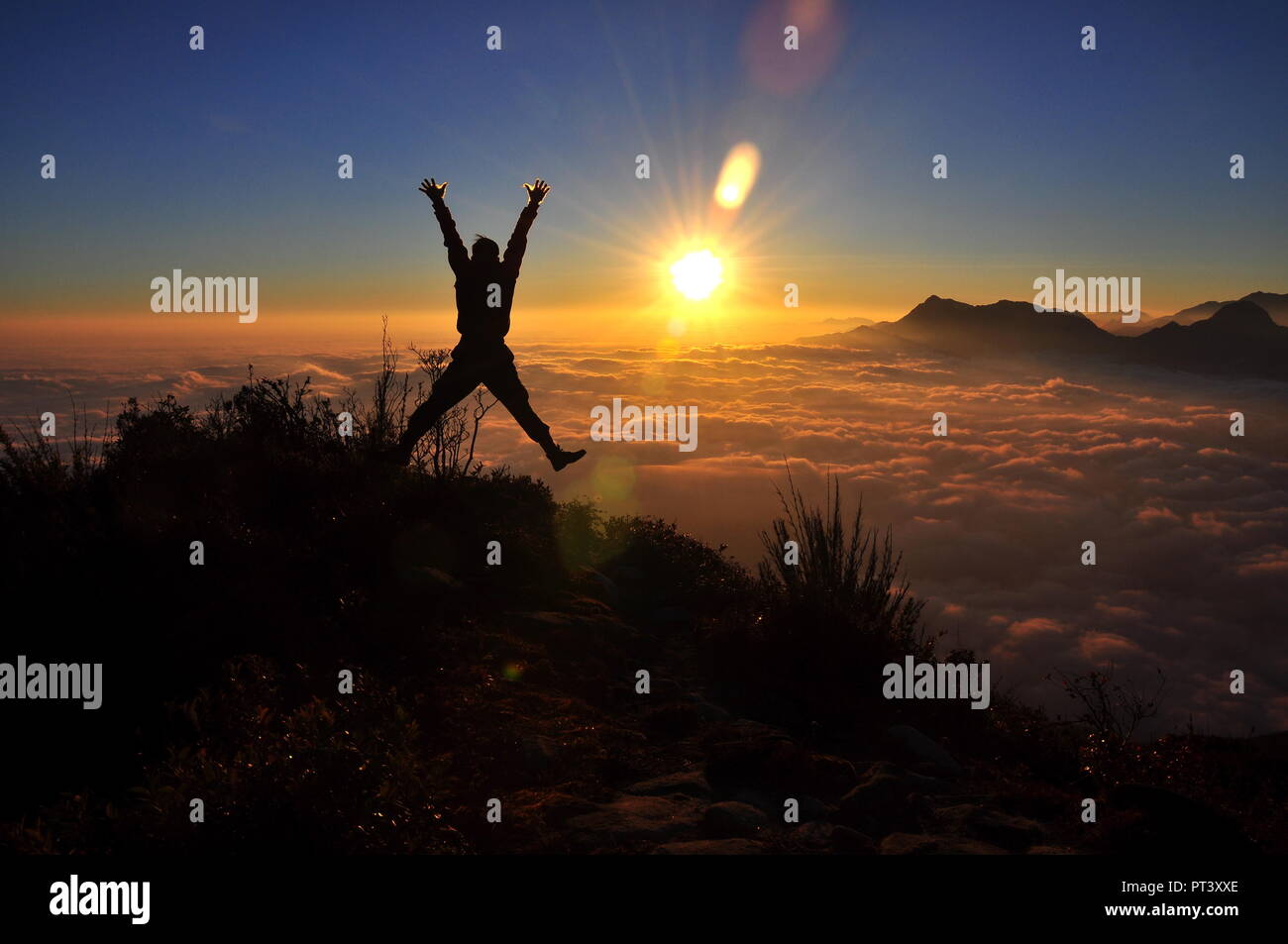 Crazy sulla cima della montagna - così folle sulla cima della montagna - Bach Moc Luong Tu, e la quarta più alta montagna in Viet Nam - Lao Cai, Lai Chau Foto Stock