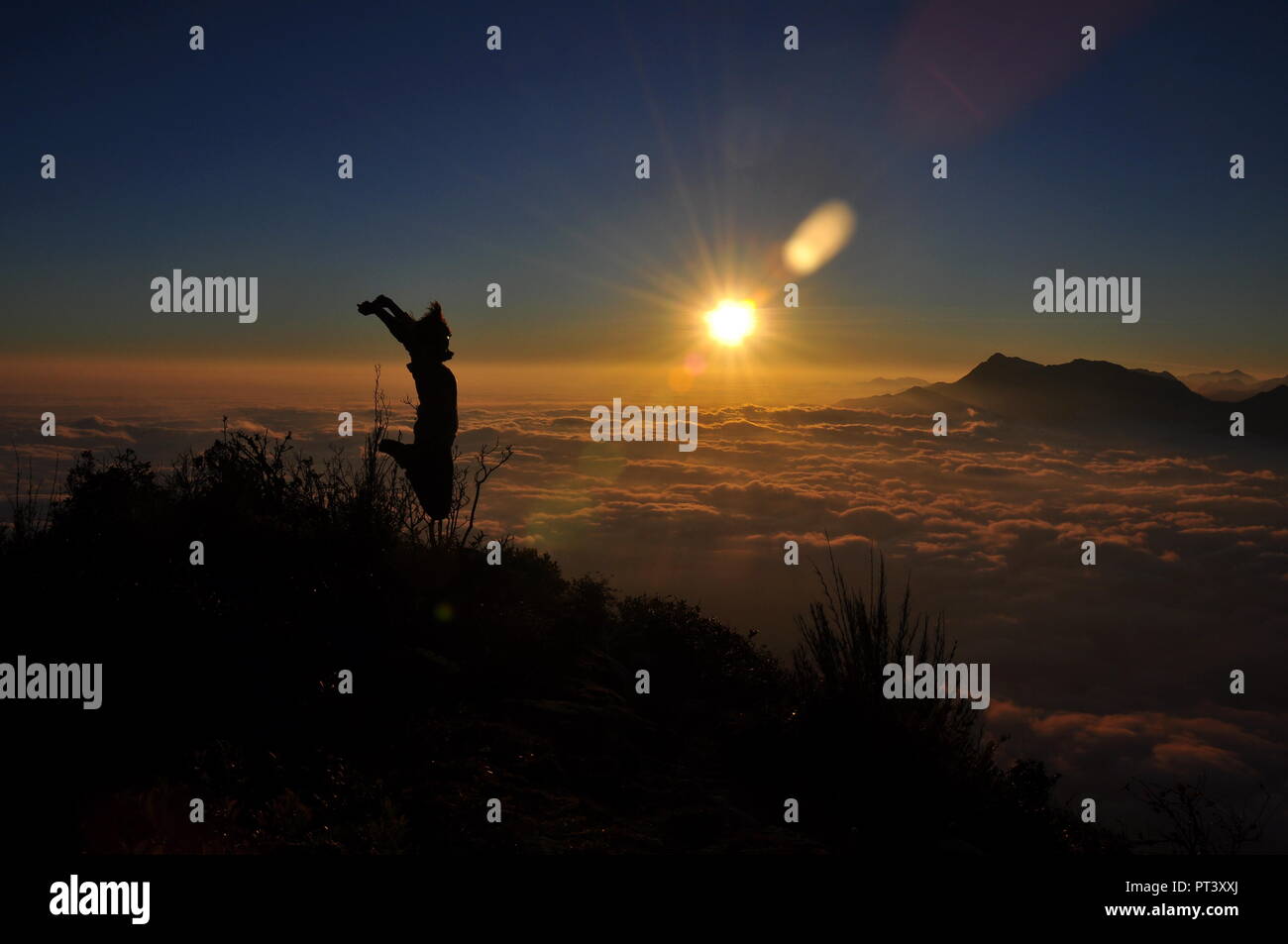 Crazy sulla cima della montagna - così folle sulla cima della montagna - Bach Moc Luong Tu, e la quarta più alta montagna in Viet Nam - Lao Cai, Lai Chau Foto Stock