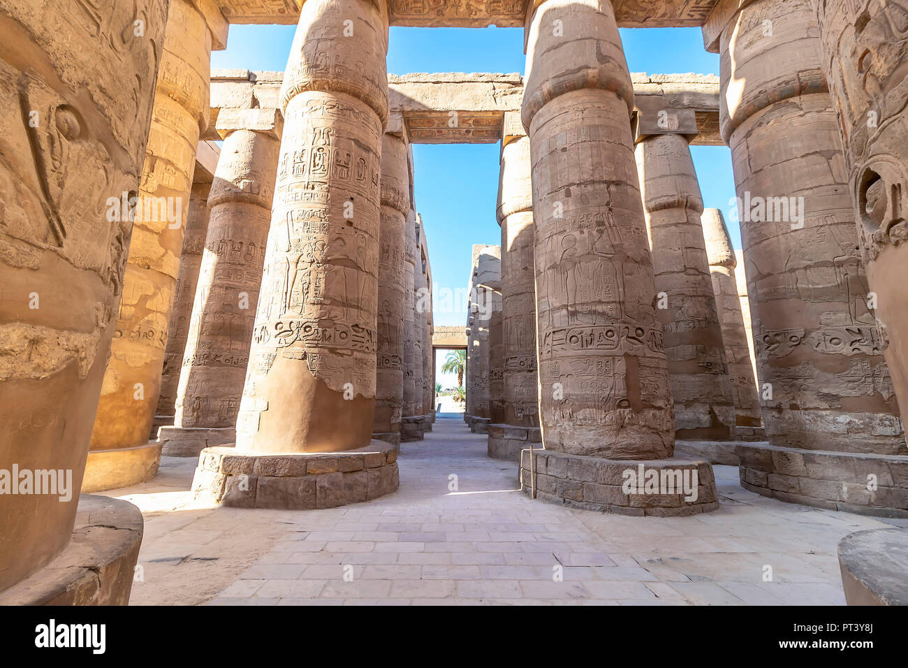 Complesso del tempio di Karnak, comunemente noto come Karnak, comprende un vasto mix di templi cariati, cappelle, tralicci e di altri edifici nei pressi di Luxor, in Egyp Foto Stock