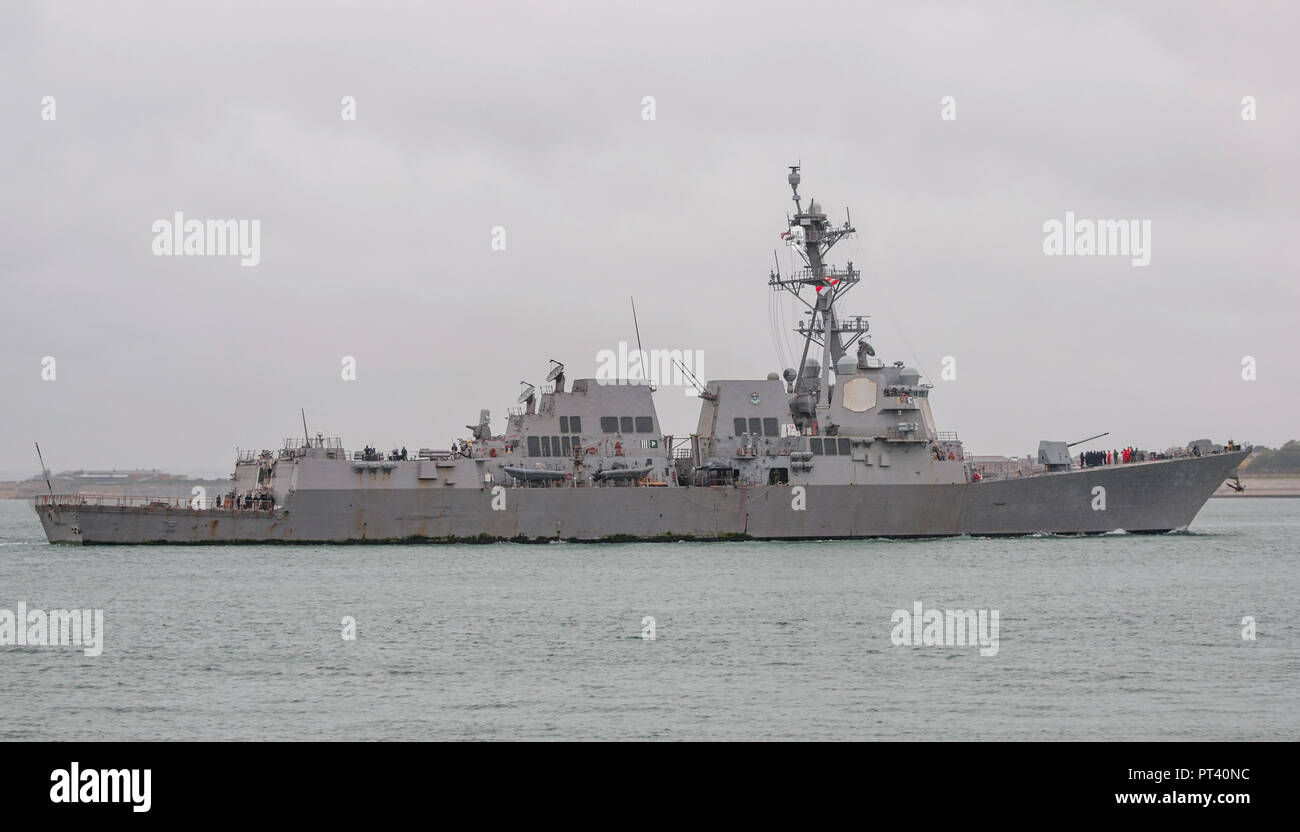 USS Farragut (DDG 99) una marina degli Stati Uniti 'Arleigh Burke' Cacciatorpediniere classe arrivando a Portsmouth, nel Regno Unito il 6 ottobre 2018. Foto Stock