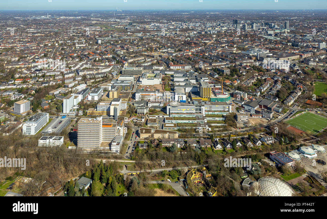 Ospedale dell'Università di Essen con siti di costruzione di Essen, la zona della Ruhr, Nord Reno-Westfalia, Germania Foto Stock