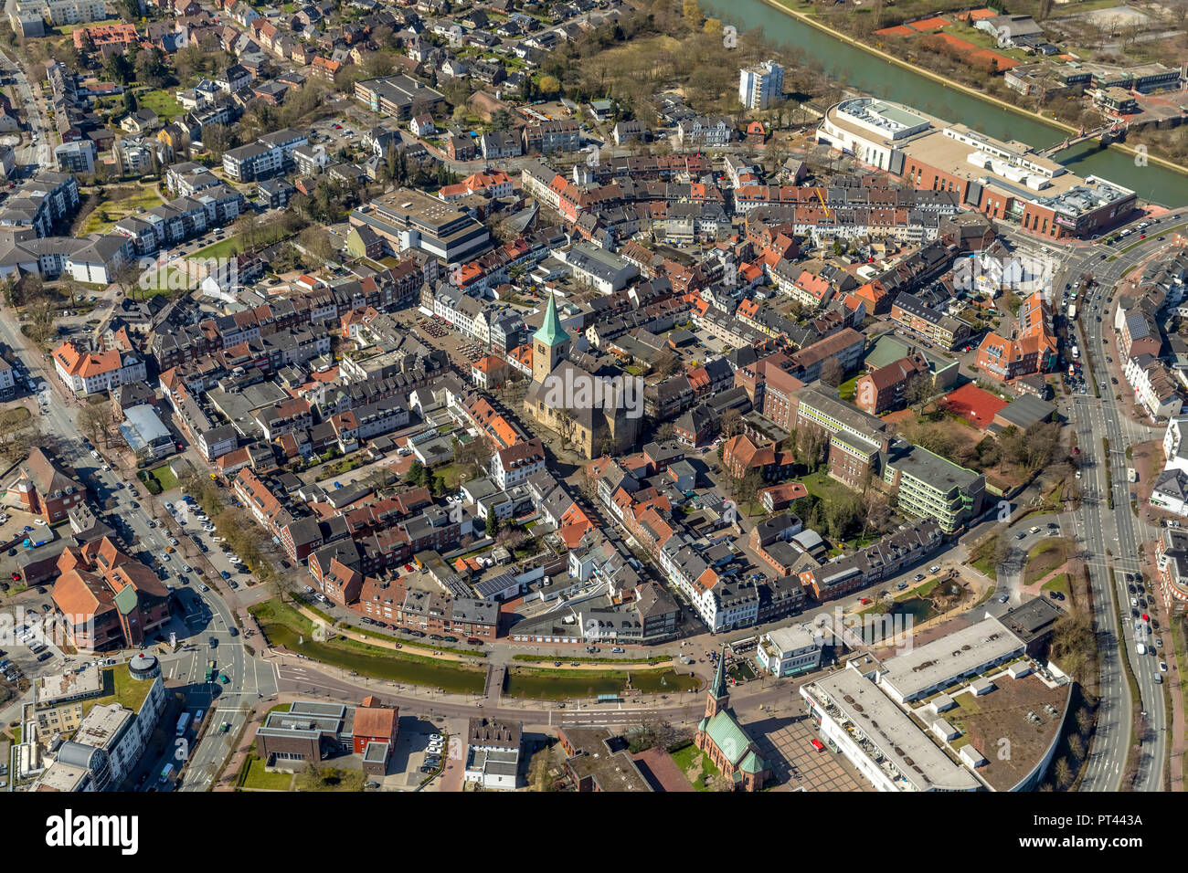 La circonvallazione interna con Südgraben, Westwall e Ostgraben, Vecchio Municipio con Dorstener Marktkirche, a Dorsten, la zona della Ruhr, Nord Reno-Westfalia, Germania Foto Stock